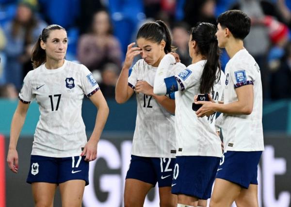 France warned to 'pull their socks up' or pay World Cup price